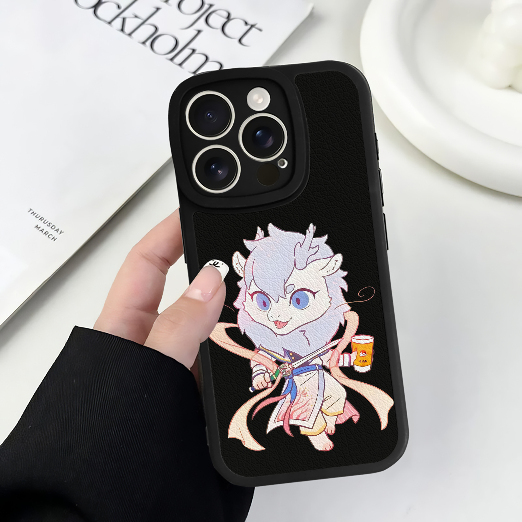 （画像用） Ne Zha 2 ナタ 魔童の大暴れ 【iPhone 16シリーズ対応】シリコンスマホケース（レザー調） 材質：シリコン